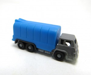Diverse LKW mit Plastikboden 1978 , Müllwagen blau