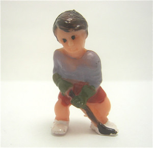 Alte Miniaturfiguren , Junge mit Hockeyschläger