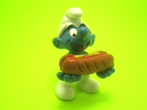 Schlumpf mit Hot Dog