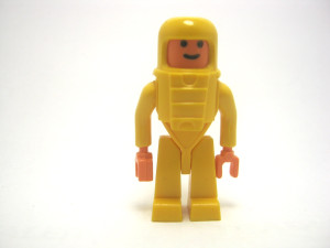 Dreieckskörper Astronaut gelb