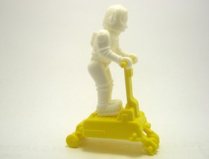 Astronaut auf momilen Einsatzgeräten weiß/gelb