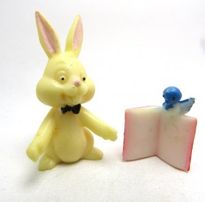 Alte Miniaturfiguren , Hase mit Buch