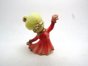 Alte Miniaturfiguren , tanzende Oma