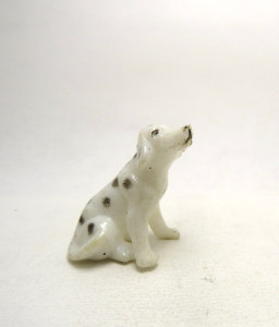 Alte Miniaturen Hunde Dalmatiner sitzt