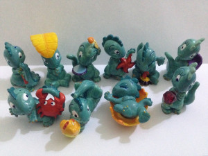 7 Überraschungsei Figuren Drolly Dinos 1993 Saurier UeEi im Paket