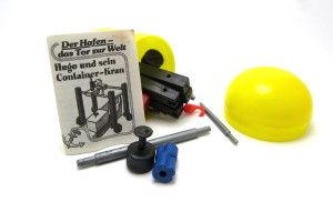 Der Hafen-Das Tor zur Welt Hugo der Containerkran Original im Ei + Beipackzettel mit Logo