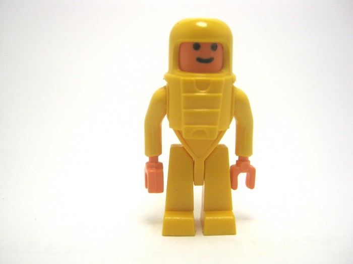 Dreieckskörper Astronaut gelb