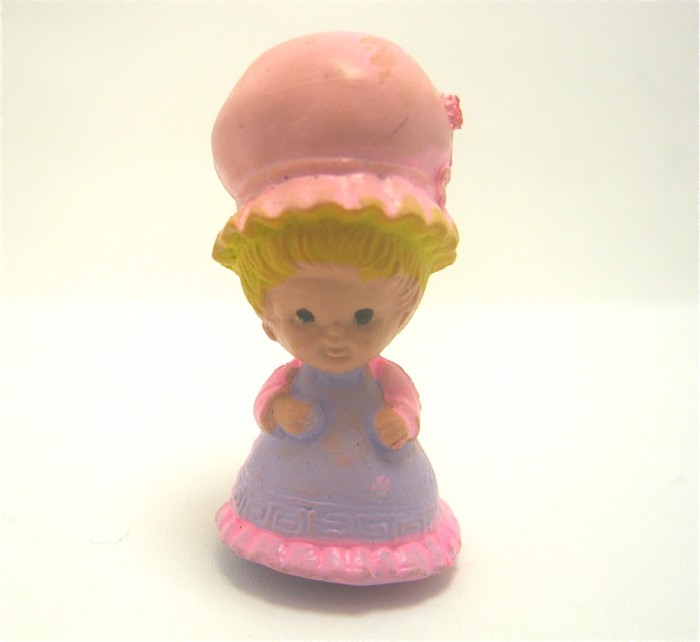 Alte Miniaturfiguren , Mädchen mit Ballonhut